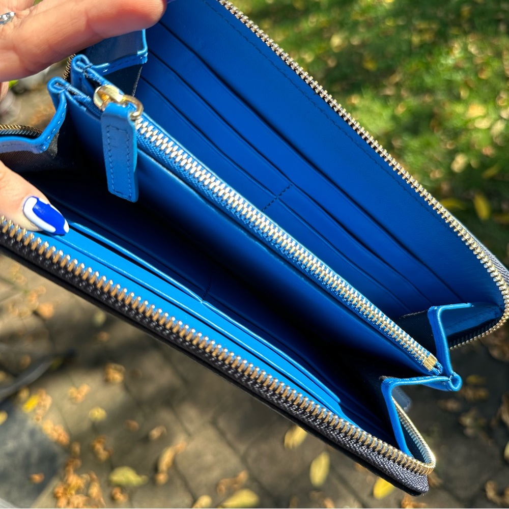 NWOT Alice.D Milano Italian Leather zip around wallet